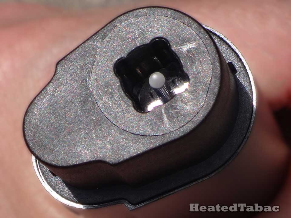 HiTaste P8 的煙艙比較窄小以替代煙杯的作用
